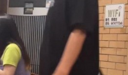 狗仔爆料两个女儿视频播放,揭秘明星女儿萌态瞬间，视频播放引网友热议