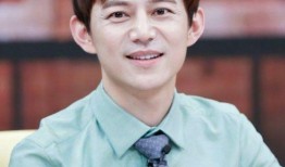 何炅爆料邓伦怕鸡的视频,萌态十足，网友直呼可爱