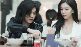 狗仔爆料两个女儿视频播放,揭秘明星女儿萌态瞬间，视频播放引网友热议